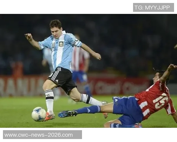 篮球与足球运动员年薪对比分析及其影响因素探讨 篮球与足球运动员年薪对比分析及其影响因素探讨