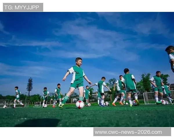 绿城足球夏令营开启青少年足球梦想之旅培养未来足球明星的最佳平台 绿城足球夏令营开启青少年足球梦想之旅培养未来足球明星的最佳平台